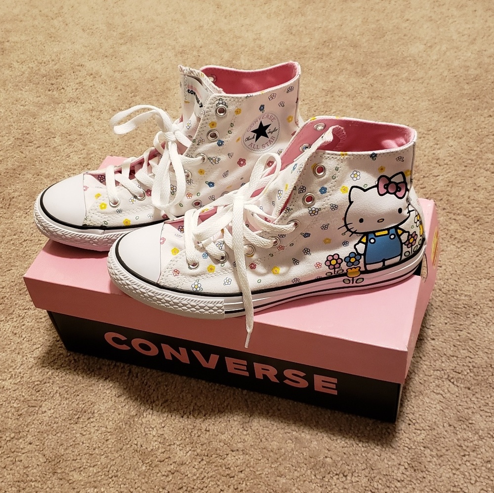 New Hello Kitty Converse Sneaker shoe size 5 girls